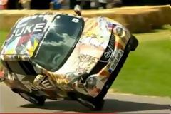 ΑΠΙΣΤΕΥΤΟ VIDEO: Nissan Juke κινείται στους 2 τροχούς!