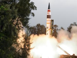 Φωτογραφία για VIDEO: Δείτε την εκτόξευση του πρώτου βαλλιστικού πυραύλου της Ινδίας