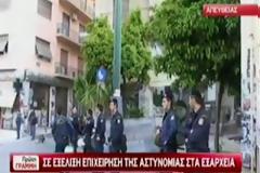 “Σκούπα” και στα Εξάρχεια – “Καθαρίζει” κτίρια υπό κατάληψη η αστυνομία (Βίντεο)
