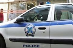 Παίρνουν τα υπάρχοντά τους ... συνοδεία αστυνομικών