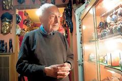 99χρονος Έλληνας συνέλεξε 2.200 διακοσμημένα αβγά απ' όλο τον κόσμο!