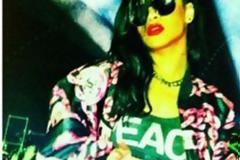 H Rihanna και η σακούλα με την άσπρη σκόνη