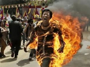 Φωτογραφία για Αυτοπυρπολήθηκαν δυο νεαροί στο Θιβέτ