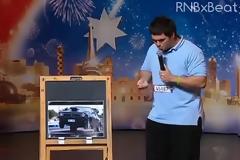 Αυτός έχει ταλέντο!!!