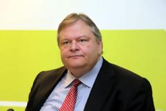 Βενιζέλος: Πέντε συν τέσσερα μέτρα για τη μείωση των τιμών