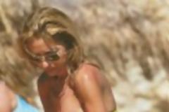Έλλη Στάη: «Τούμπανο» και sexy στην παραλία… [φωτο]
