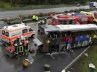 Φωτογραφία για Πολωνία: Δεκάδες τραυματίες σε τροχαίο με λεωφορείο