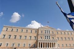 DW: Σε λάθος χρόνο οι ελληνικές εκλογές;