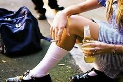 Πόσο αλκοόλ καταναλώνουν οι Έλληνες έφηβοι;