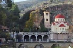Βράχος καταπλάκωσε μάνα και κόρη σε προαύλιο εκκλησίας στο Άργος