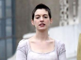 Φωτογραφία για H Anne Hathaway έγινε εντελώς Άθλια