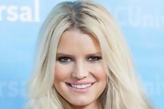 H Jessica Simpson διαλέγει την καισαρική
