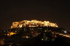 Άνδρας στην Ακροπόλη απειλούσε ότι θα αυτοκτονήσει.Μάχη έδωσαν οι ειδικοί διαπραγματευτές της ΕΛ.ΑΣ για να τον μεταπείσουν
