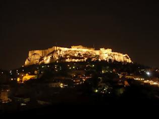 Φωτογραφία για Άνδρας στην Ακροπόλη απειλούσε ότι θα αυτοκτονήσει.Μάχη έδωσαν οι ειδικοί διαπραγματευτές της ΕΛ.ΑΣ για να τον μεταπείσουν