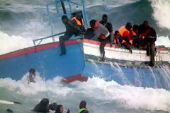 Σκάφος με 151 μετανάστες προσάραξε σε βραχονησίδα