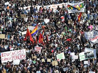 Φωτογραφία για Βαρκελώνη: Χιλιάδες διαδηλωτές για τις περικοπές στην Παιδεία