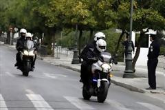 Ήθελαν να ντυθούν... τσάμπα αλλά τους τσάκωσαν
