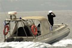 ΣΚΑΦΟΣ ΜΕ ΔΕΚΑΔΕΣ ΠΑΡΑΝΟΜΟΥΣ ΜΕΤΑΝΑΣΤΕΣ ΕΝΤΟΠΙΣΤΗΚΕ ΣΤΟ ΑΓΚΡΙΣΤΡΙ