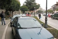Ταξιτζήδες γιουχάϊσαν χθες στην κεντρική πλατεία των Ιωαννίνων υποψήφιο βουλευτή του ΠΑΣΟΚ