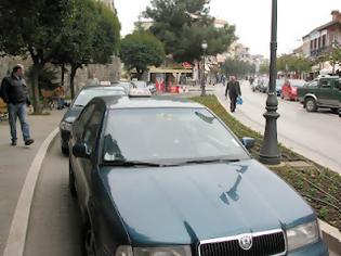 Φωτογραφία για Ταξιτζήδες γιουχάϊσαν χθες στην κεντρική πλατεία των Ιωαννίνων υποψήφιο βουλευτή του ΠΑΣΟΚ