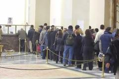 Αναγνώστρια αναφέρει για καθυστερήσεις στην Εθνική Τράπεζα Θηβών