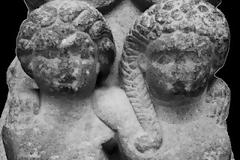 Γλυπτό των διδύμων παιδιών της Κλεοπάτρας και του Αντώνιου