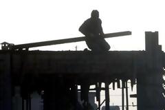 Άμεση εκκένωση σπιτιών και καταστημάτων στην πλατεία Αμερικής ζητά η Πολεοδομία