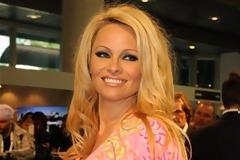 Η καυτή εμφάνιση της Pamela Anderson