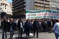 Κλειστή η Φιλελλήνων από πορεία εργαζομένων στα ναυπηγεία Σκαραμαγκά