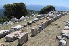 Αποκαλύφθηκε άγνωστος αρχαίος ναός απέναντι από τον Επικούρειο