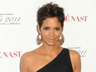 Φωτογραφία για H Halle Berry και τα παπούτσια της