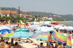 Αύξηση στις αφίξεις τουριστών το 2011