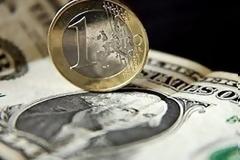 Οριακή άνοδος για το ευρώ