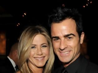 Φωτογραφία για J. ANISTON: Τι απαντάει για τον φημολογούμενο γάμο της στην Κρήτη