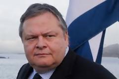 Αναγνώστης κατακρίνει την επιλογή του Συντάγματος για την ομιλία Βενιζέλου