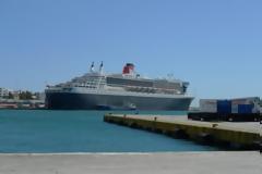 Στον Πειραιά τα πλοία “Queen Elisabeth” και “Queen Mary”