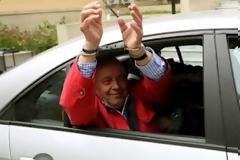 Φραστική επίθεση του εκδότη Γιώργου Κουρή σε βάρος απλήρωτων εργαζομένων λίγο πριν αφεθεί ελεύθερος (βίντεο)