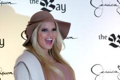 Η Jessica Simpson θέλει να γεννήσει φορώντας καφτάνι