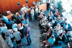 Όργιο παράνομων παροχών και συντάξεων