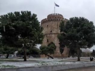 Φωτογραφία για Δείτε VIDEO & ΦΩΤΟ από το χιονισμένο κέντρο της Θεσσαλονίκης!