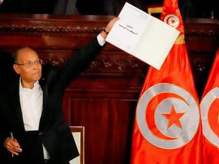 Φωτογραφία για Τυνησία: Υπεγράφη το πιο προοδευτικό Σύνταγμα στον αραβικό κόσμο