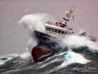 Φωτογραφία για Έξι πλοία παλεύουν με τα κύματα! [video]