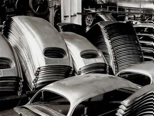 Φωτογραφία για Φωτογραφίες του 1953 από ένα εργοστάσιο της Volkswagen. Πώς κατασκευαζόταν ο περίφημος σκαραβαίος