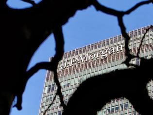 Φωτογραφία για Σοκ στο Σίτι του Λονδίνου: 39χρονος βούτηξε στο κενό από τα γραφεία της JPMorgan!