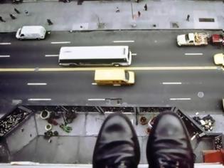 Φωτογραφία για 39χρονος πήδηξε στο κενό από τον 9ο όροφο της JP Morgan