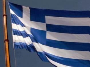 Φωτογραφία για 13χρονος Αλβανός κατέβασε και έκαψε την Ελληνική σημαία στην Καβάλα!