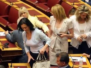 Φωτογραφία για Βουλή: Σεξιστικές συμπεριφορές καταγγέλλουν οι γυναίκες βουλευτές