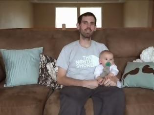 Φωτογραφία για Βίντεο που κάνει το γύρο του διαδικτύου και συγκινεί: Καρκινοπαθής πατέρας «μιλά» στην κόρη του