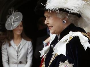 Φωτογραφία για Βασίλισσα Ελισάβετ προς Μίντλετον: Κρύψε τα μπούτια σου!
