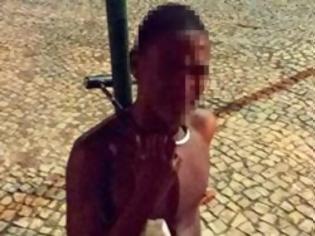 Φωτογραφία για Βραζιλία: Έγδυσαν, αλυσόδεσαν και ξυλοφόρτωσαν κλέφτη δημοσίως